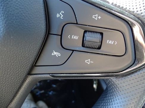 Certified 2025 Chevrolet Trax LS w/ LS Convenience Package FWD image 18