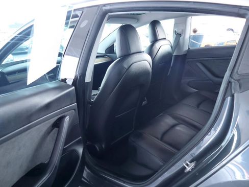 Used 2018 Tesla Model 3 Mid Range RWD image 29
