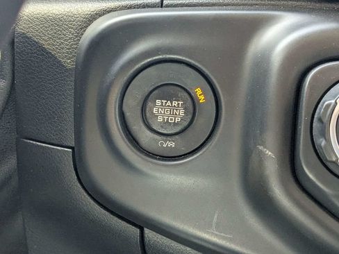 Used 2018 Jeep Wrangler Unlimited Sahara AWD/4WD image 28