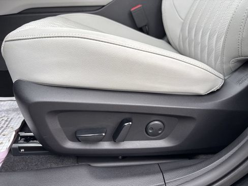 Used 2025 Mitsubishi Outlander AWD image 25