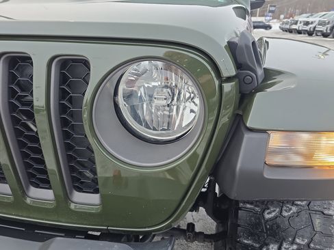 Used 2021 Jeep Gladiator Rubicon w/ Safety Group image 10