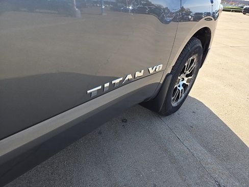 Used 2020 Nissan Titan SV w/ SV Convenience Package image 39