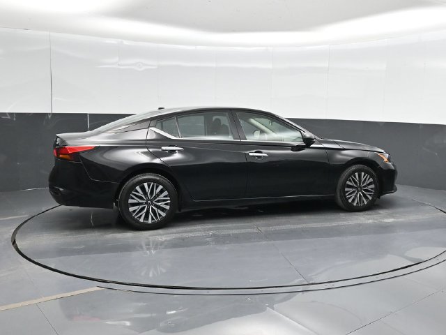 Used 2024 Nissan Altima 2.5 SV AWD/4WD image 4