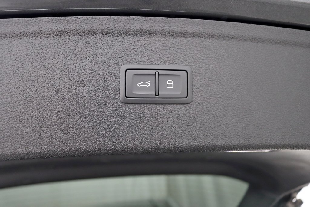 Used 2024 Audi SQ5 Premium w/ 21" Wheel Package AWD/4WD image 31