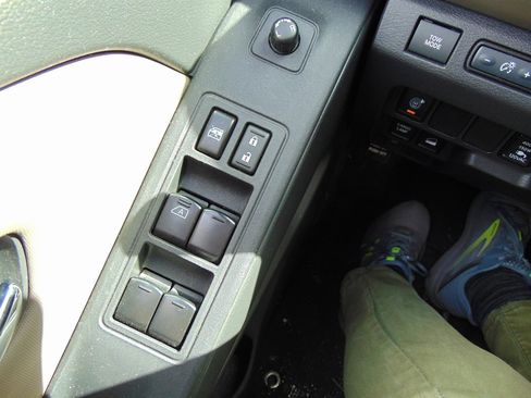 Used 2022 Nissan Frontier SV image 38