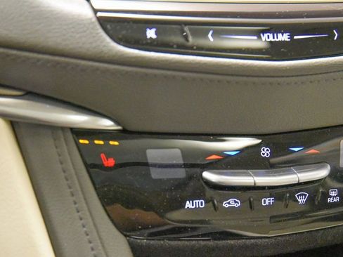 Used 2017 Cadillac XT5 Luxury w/ Driver Awareness Package image 20