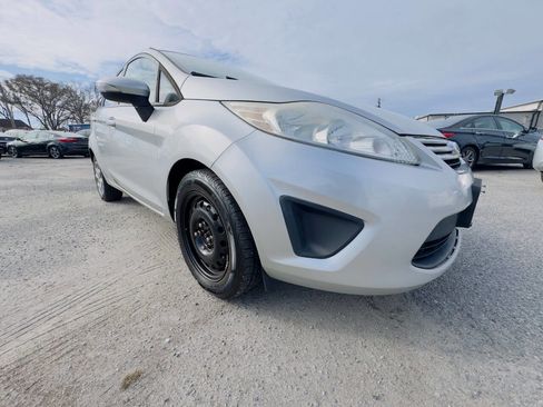 Used 2013 Ford Fiesta SE image 9