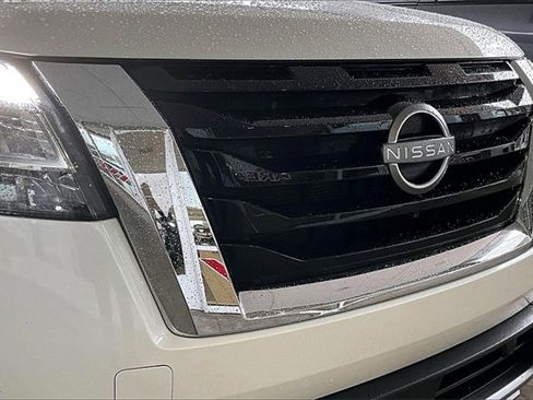 Used 2024 Nissan Pathfinder SL w/ Lighting Package (N92) image 26