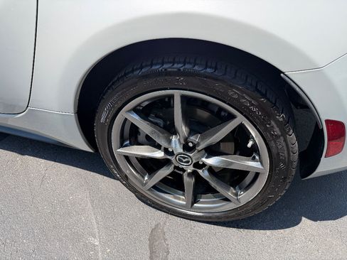 Used 2018 MAZDA MX-5 Miata Grand Touring RWD image 19