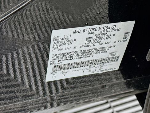 Used 2016 Ford Edge Sport w/ Technology Package image 12