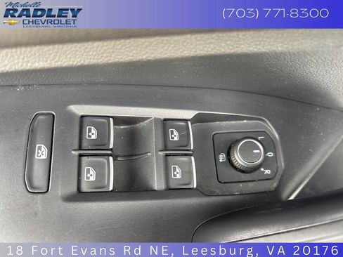 Used 2024 Volkswagen Jetta SE FWD image 13
