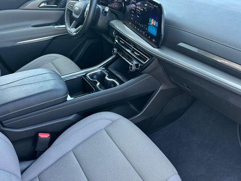 Used 2025 Chevrolet Traverse LT AWD/4WD image 19