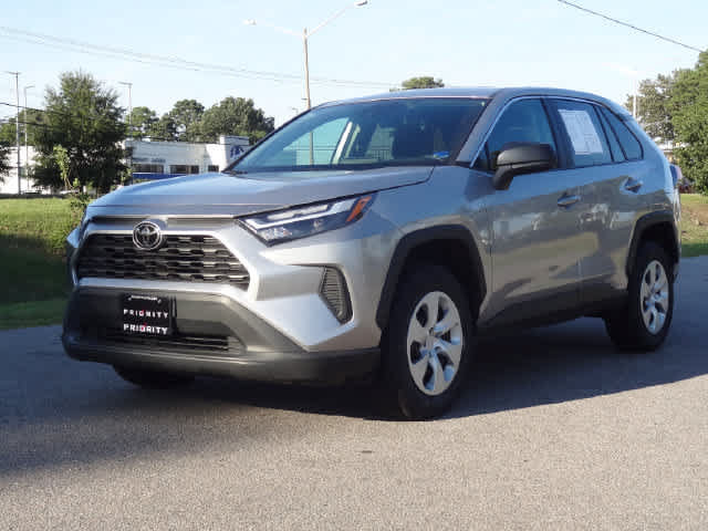 Used 2025 Toyota RAV4 LE AWD/4WD image 1