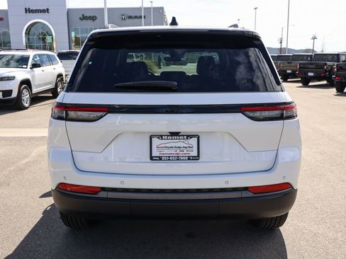 New 2026 Jeep Grand Cherokee Altitude image 5