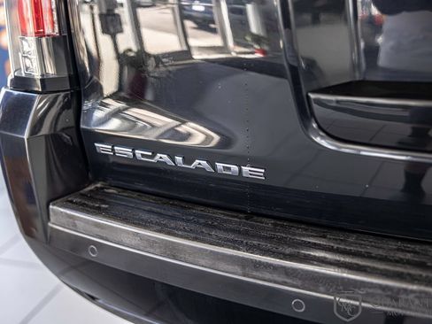 Used 2016 Cadillac Escalade Platinum AWD/4WD image 13