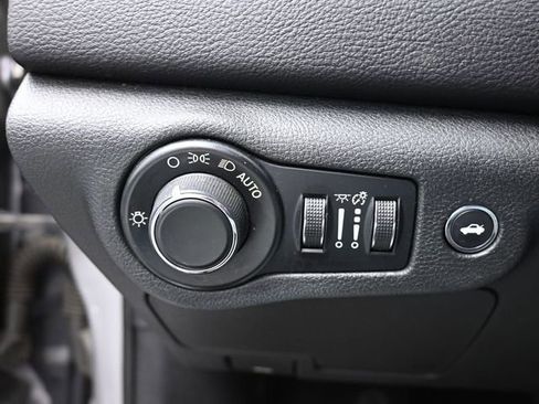 Used 2015 Chrysler 200 Limited w/ Convenience Group image 19