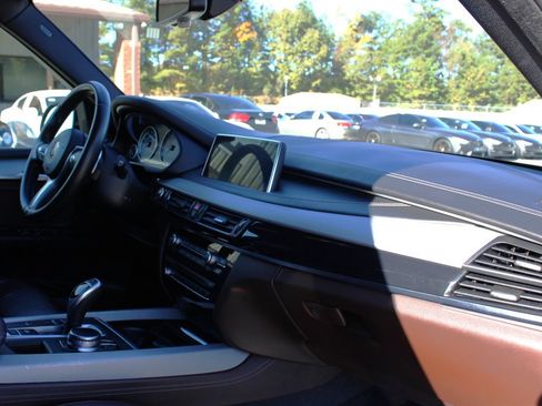 Used 2017 BMW X5 xDrive50i w/ M Sport Package image 17