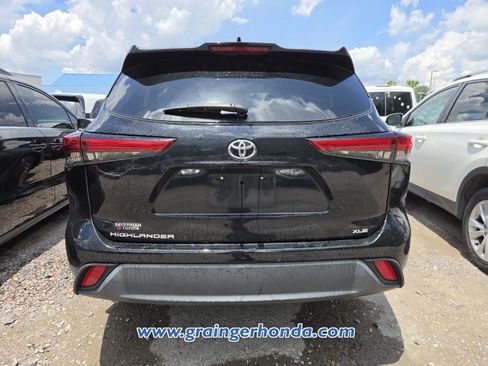 Used 2023 Toyota Highlander XLE FWD image 8