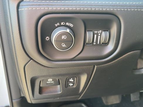 Used 2022 RAM 1500 Limited w/ Off-Road Group AWD/4WD image 9