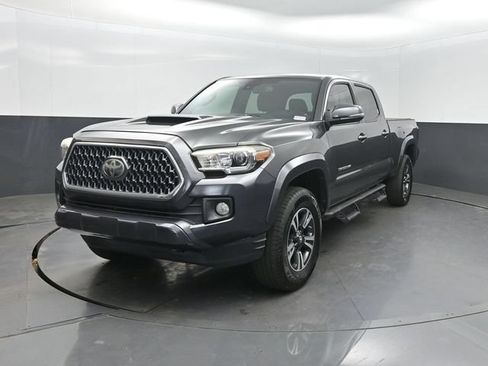 Used 2019 Toyota Tacoma TRD Sport AWD/4WD image 2