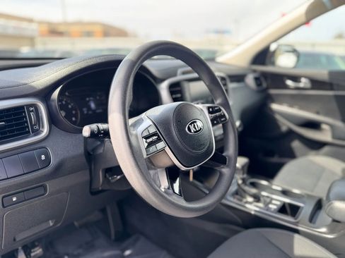 Used 2019 Kia Sorento L image 12