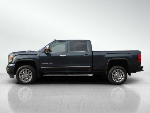 Used 2019 GMC Sierra 2500 Denali AWD/4WD image 2