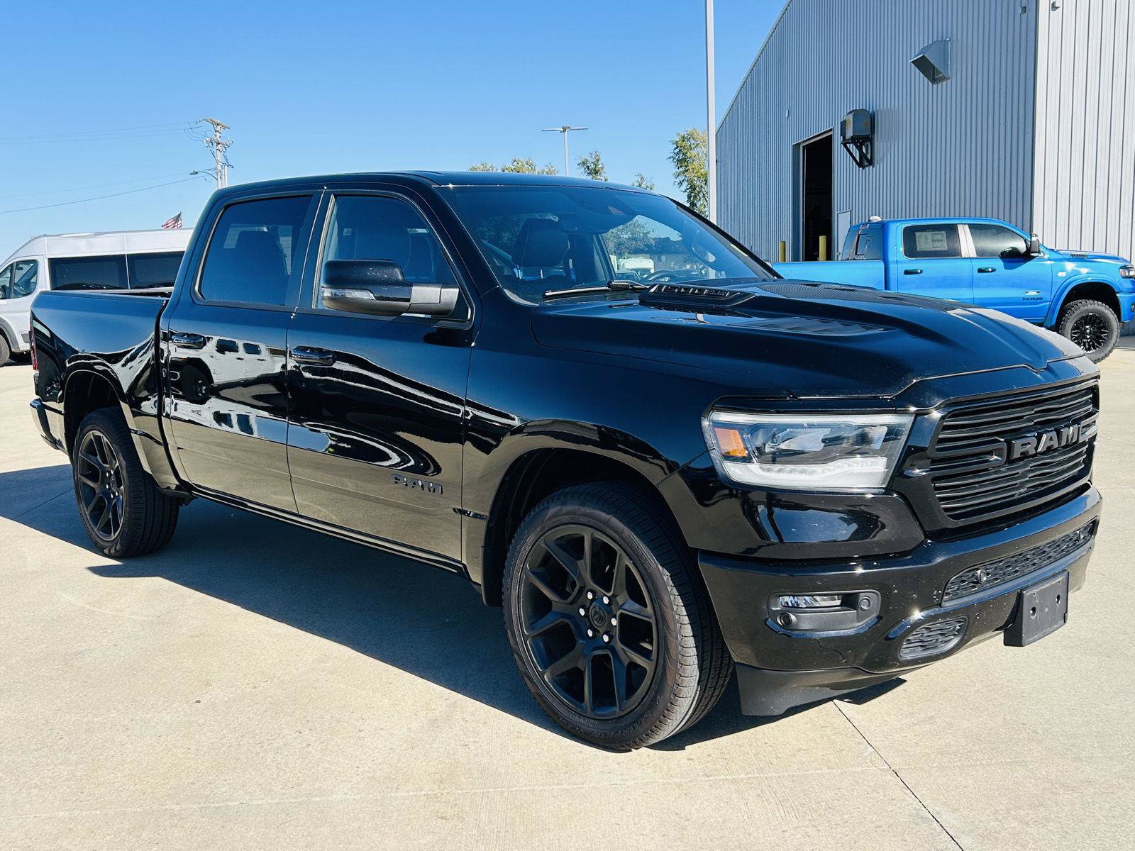 Used 2023 RAM 1500 Laramie AWD/4WD image 2