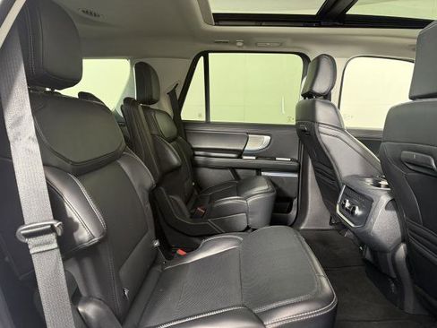 Certified 2025 Ford Expedition Platinum AWD/4WD image 14