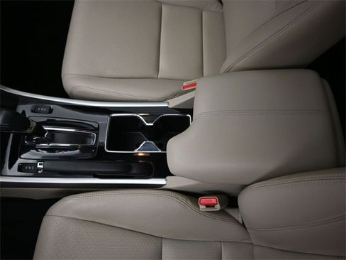 Used 2017 Honda Accord Touring image 34