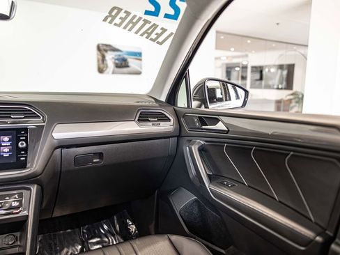 Used 2022 Volkswagen Tiguan SE AWD/4WD image 37