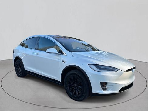 Used 2017 Tesla Model X 75D image 7