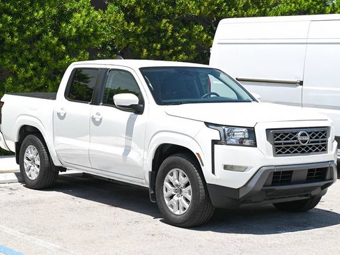 Used 2023 Nissan Frontier SV w/ SV Convenience Package RWD image 2