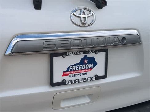 Used 2016 Toyota Sequoia Platinum image 13