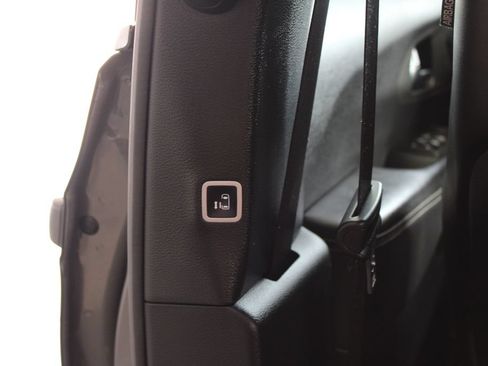 Used 2025 Chrysler Pacifica Select FWD image 26