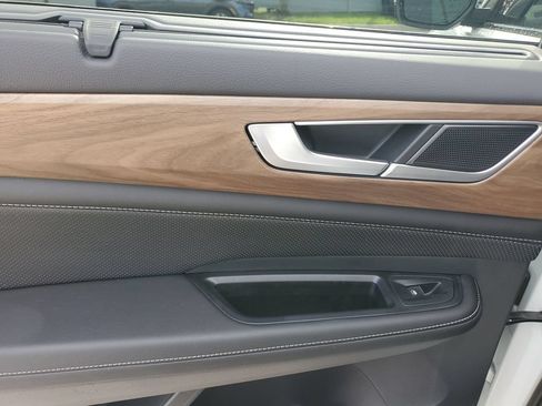 Certified 2024 Volkswagen Atlas SE w/ Panoramic Sunroof Package FWD image 19