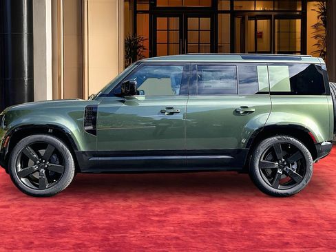 New 2026 Land Rover Defender 110 X-Dynamic SE image 3