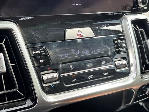 Certified 2023 Kia Sorento SX Prestige AWD/4WD image 16