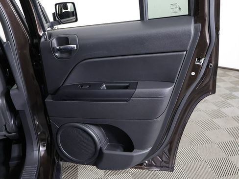 Used 2014 Jeep Patriot Latitude AWD/4WD image 21