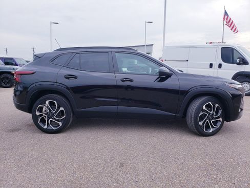 Used 2025 Chevrolet Trax RS w/ Sunroof Package image 8