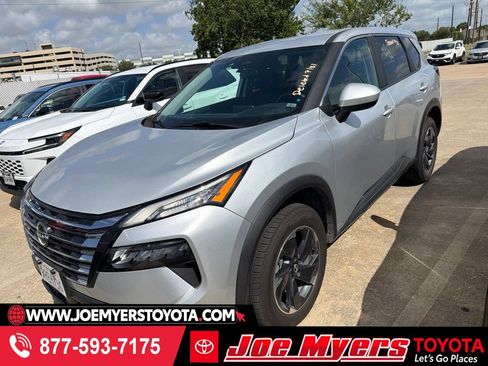 Used 2025 Nissan Rogue SV FWD image 1