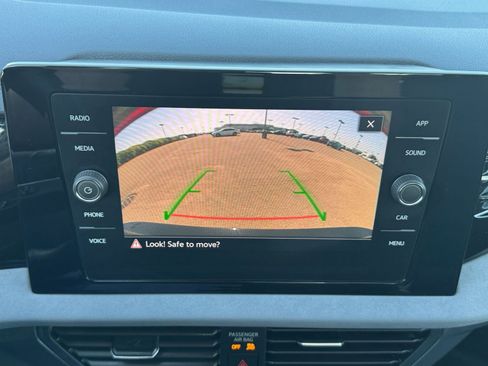 Used 2025 Volkswagen Jetta SE image 17