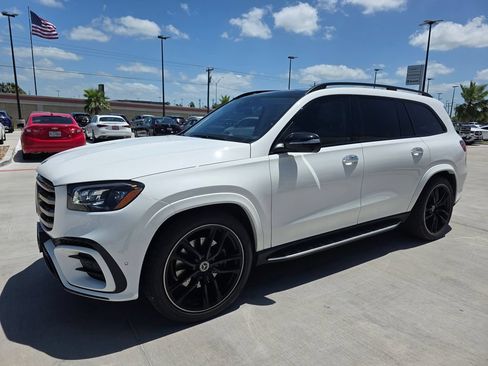 Used 2024 Mercedes-Benz GLS 580 4MATIC image 3