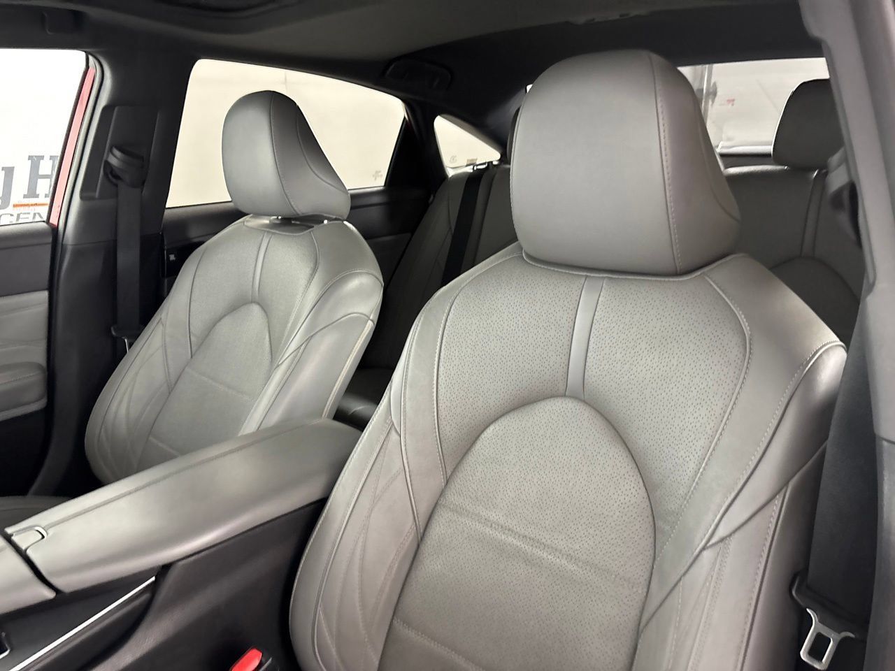 Used 2022 Toyota Avalon Limited w/ Advanced Safety Package FWD image 12