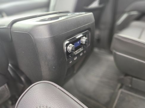 Used 2024 GMC Yukon Denali w/ Advanced Technology Package image 13