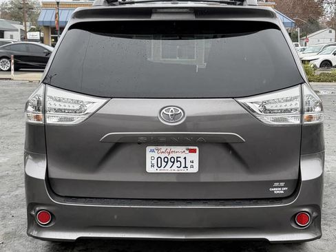 Used 2016 Toyota Sienna SE Premium image 19
