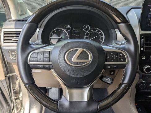 Used 2023 Lexus GX 460 Premium w/ Accessory Package AWD/4WD image 10