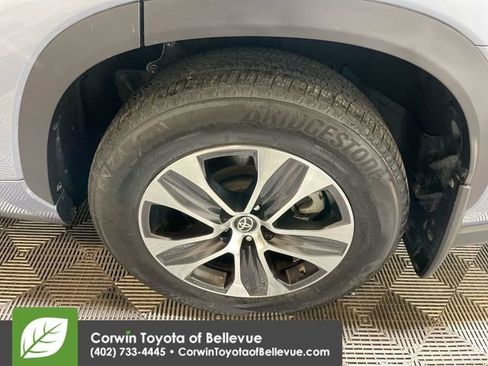 Used 2023 Toyota Highlander XLE image 25