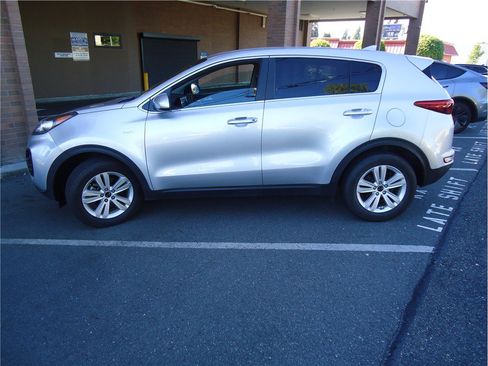 Used 2019 Kia Sportage LX AWD/4WD image 9