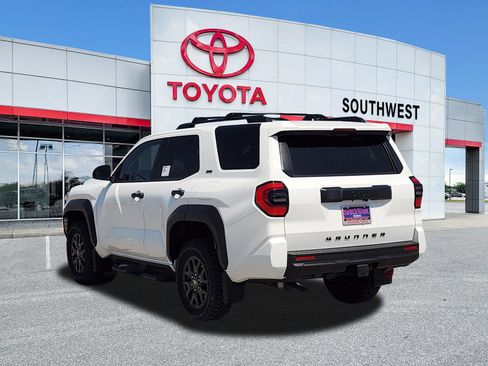 New 2026 Toyota 4Runner SR5 AWD/4WD image 4