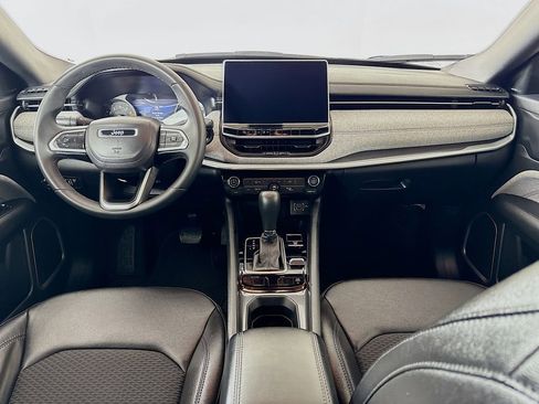 Used 2024 Jeep Compass Latitude image 13